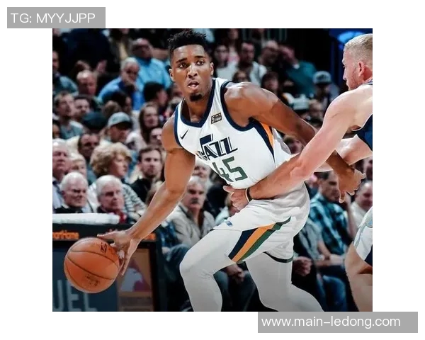 蒙蒂对布克表现赞赏期待外界关注他的成长与贡献