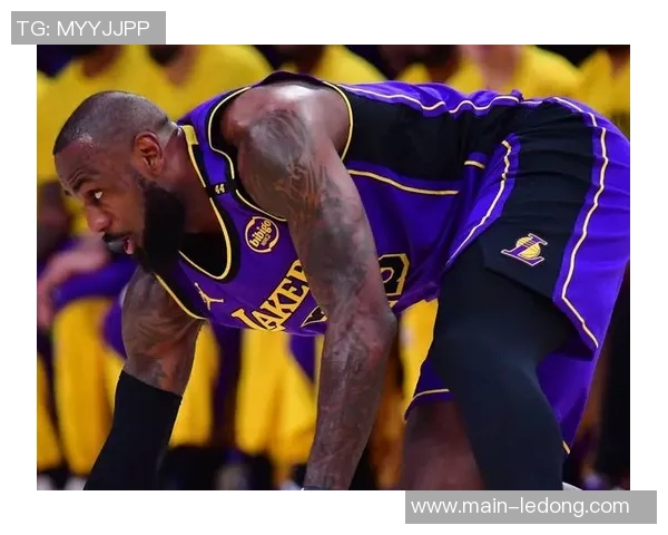 詹姆斯在大将军节目中假装受伤引发续约合同争议湖人态度成焦点 詹姆斯在大将军节目中假装受伤引发续约合同争议湖人态度成焦点