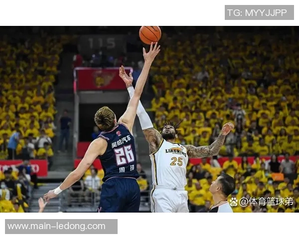 杰明8号秀闪耀赛场12投8中三分6记狂砍26分助球队获胜 杰明8号秀闪耀赛场12投8中三分6记狂砍26分助球队获胜