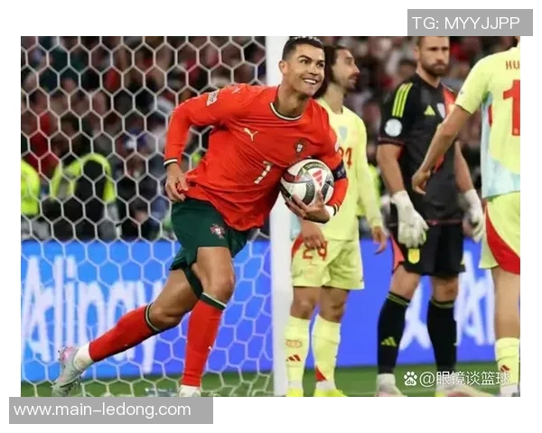 C罗40岁依旧神勇点射破门创造连续25年进球传奇 C罗40岁依旧神勇点射破门创造连续25年进球传奇